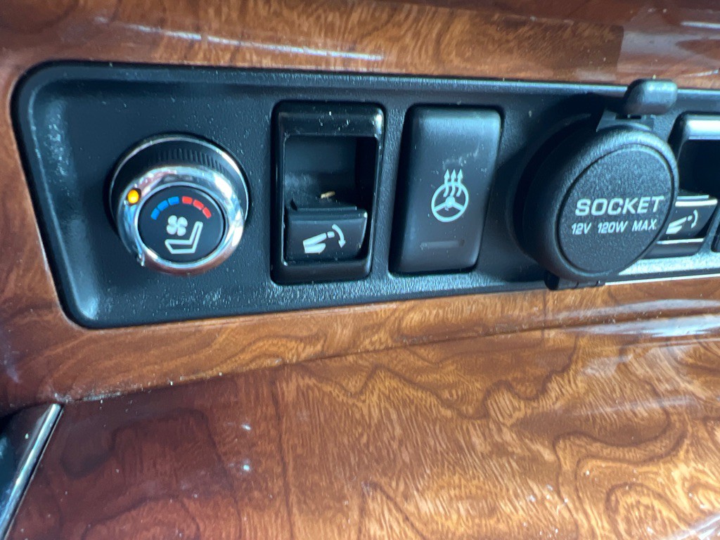 2017 INFINITI QX80 Image 48