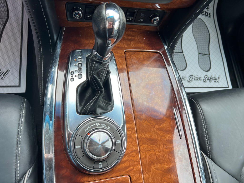 2017 INFINITI QX80 Image 49