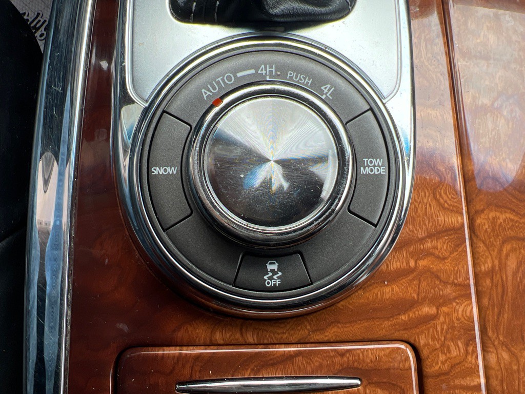 2017 INFINITI QX80 Image 52
