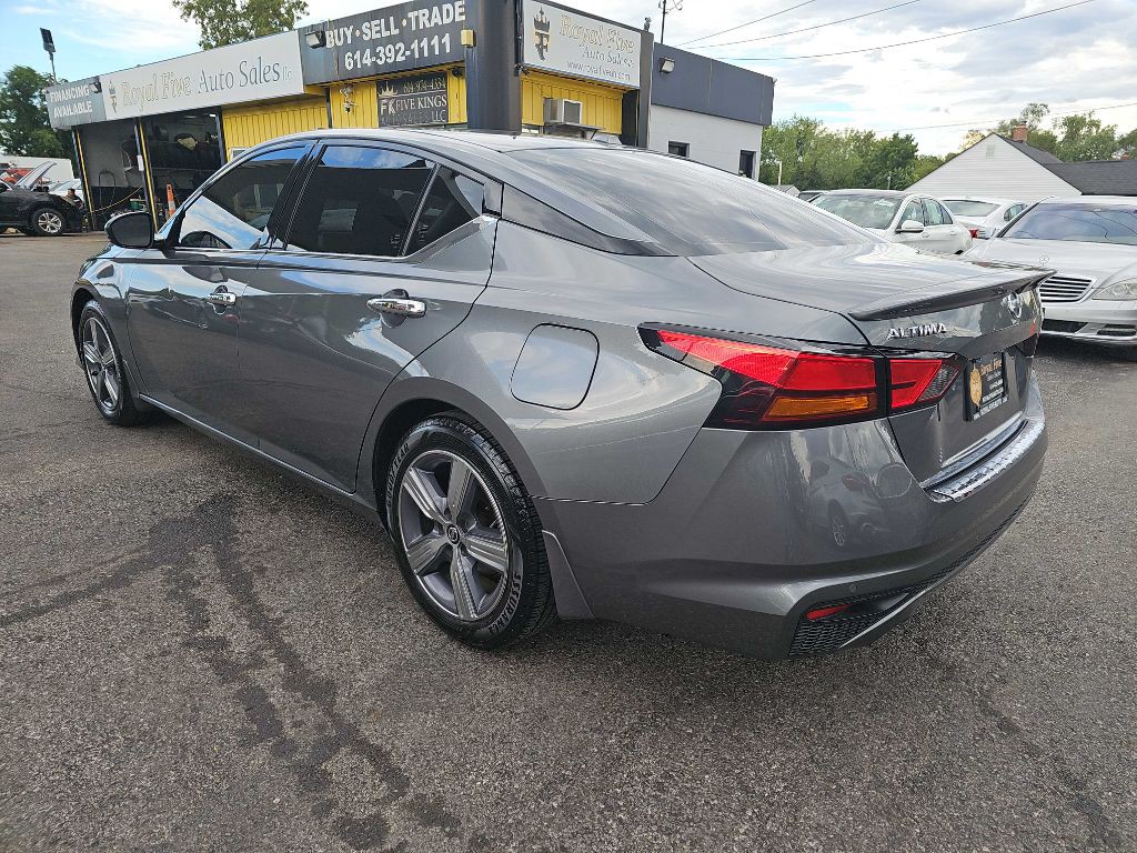 2019 Nissan Altima Image 17