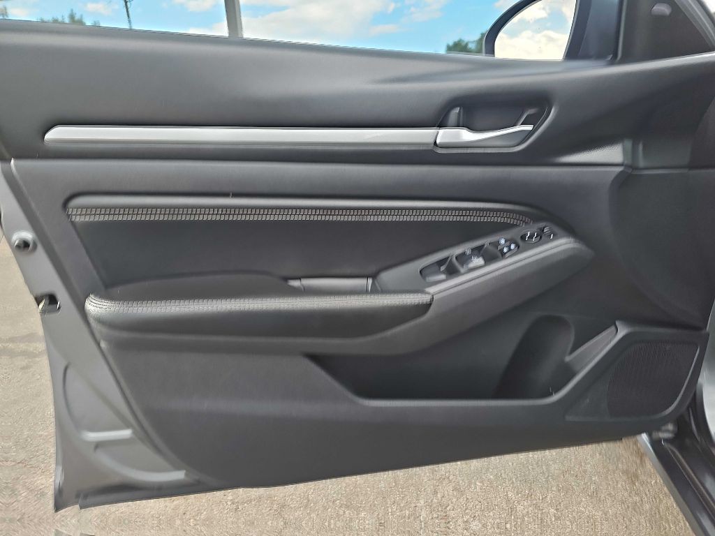 2019 Nissan Altima Image 43
