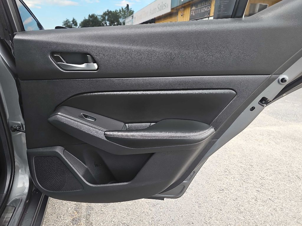2019 Nissan Altima Image 52