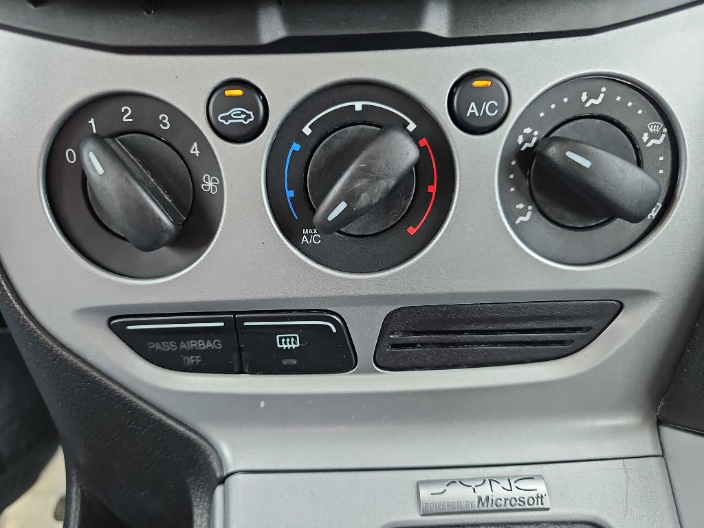 2012 Ford Focus Image 32