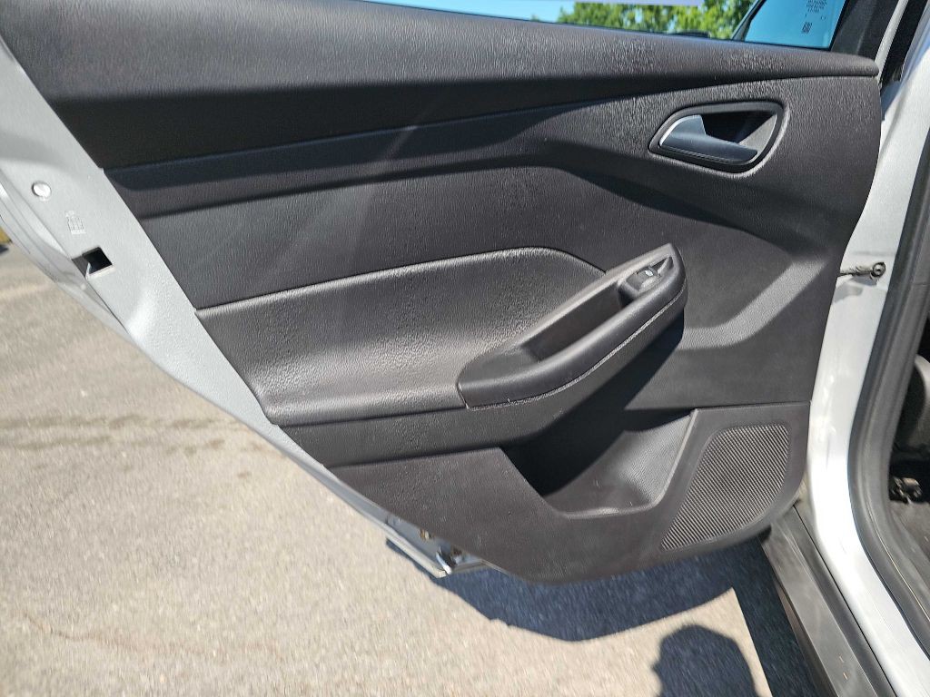 2012 Ford Focus Image 42