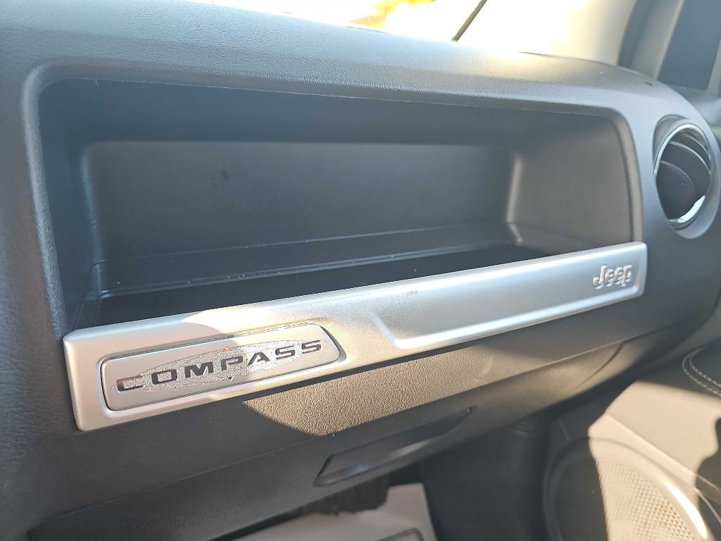 2017 Jeep Compass Image 64