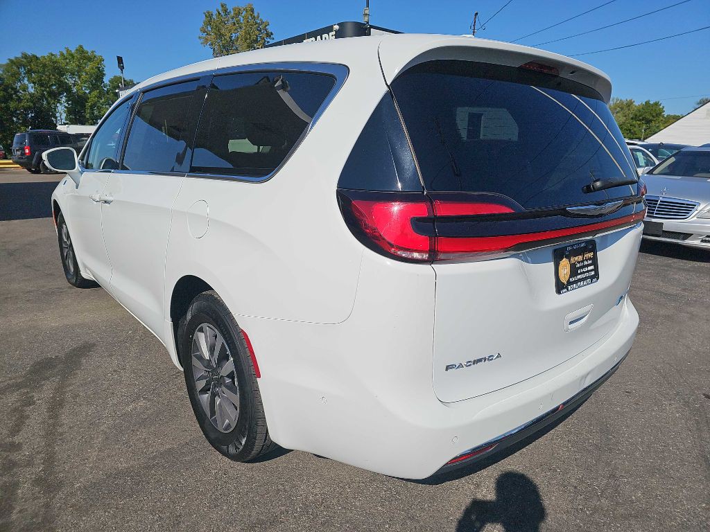 2022 Chrysler Pacifica Image 18