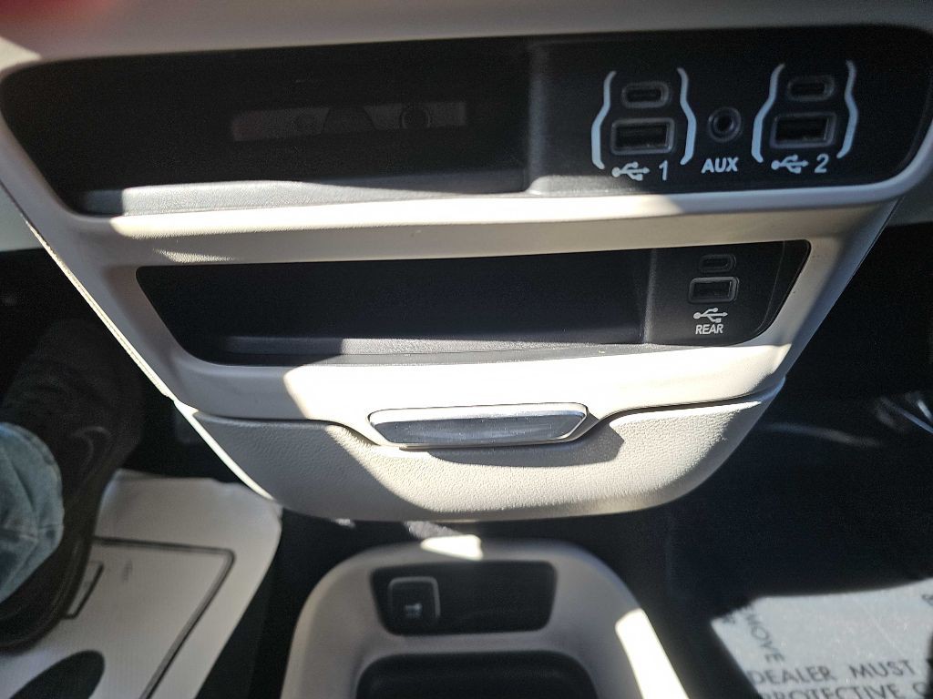 2022 Chrysler Pacifica Image 35