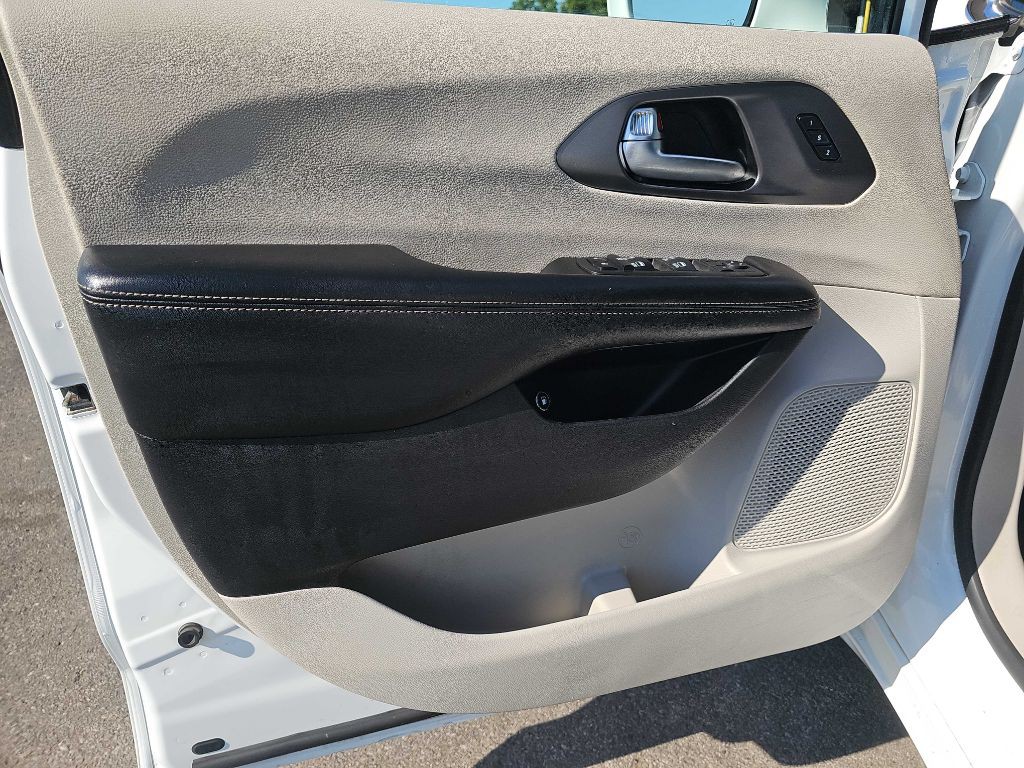 2022 Chrysler Pacifica Image 42