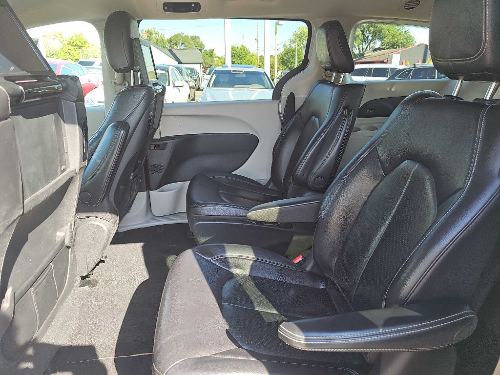 2022 Chrysler Pacifica Image 44
