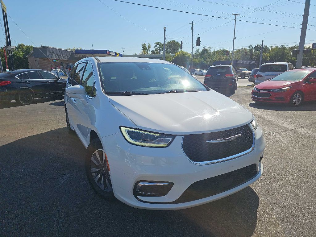 2022 Chrysler Pacifica Image 2