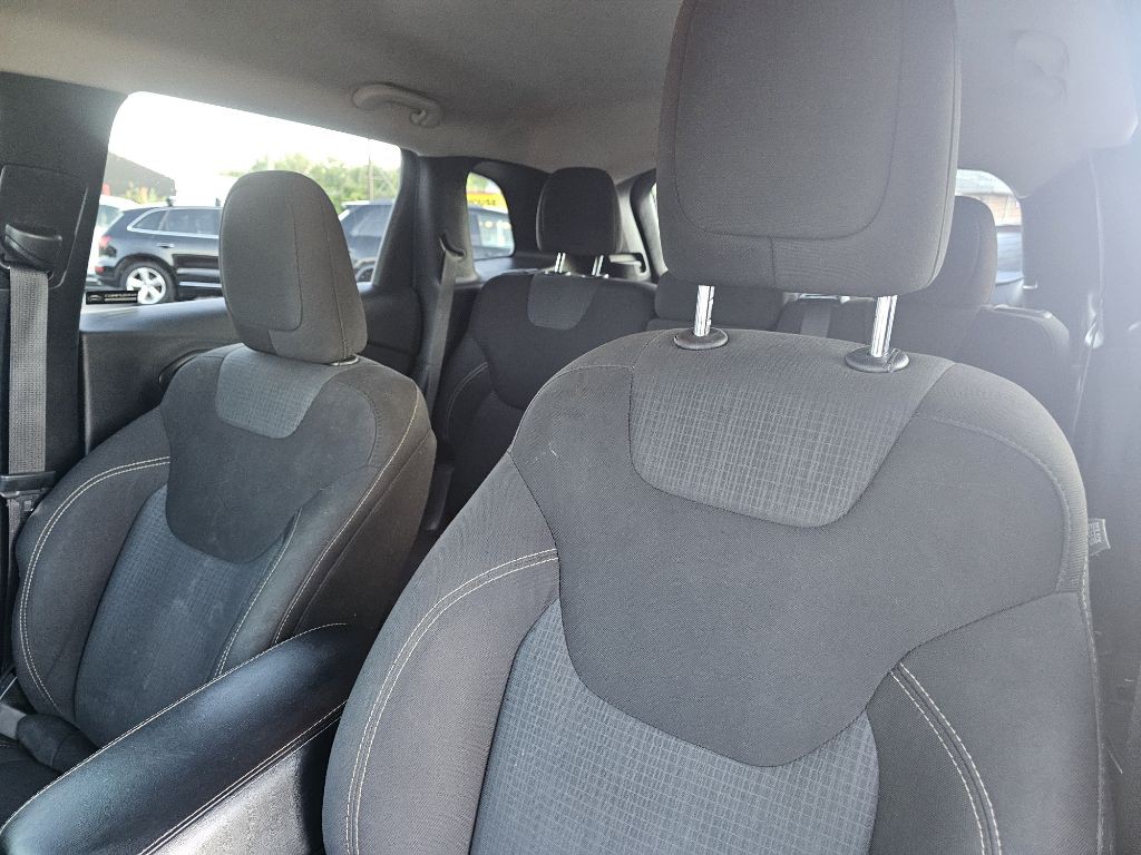 2016 Jeep Cherokee Image 21