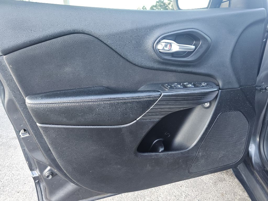 2016 Jeep Cherokee Image 24