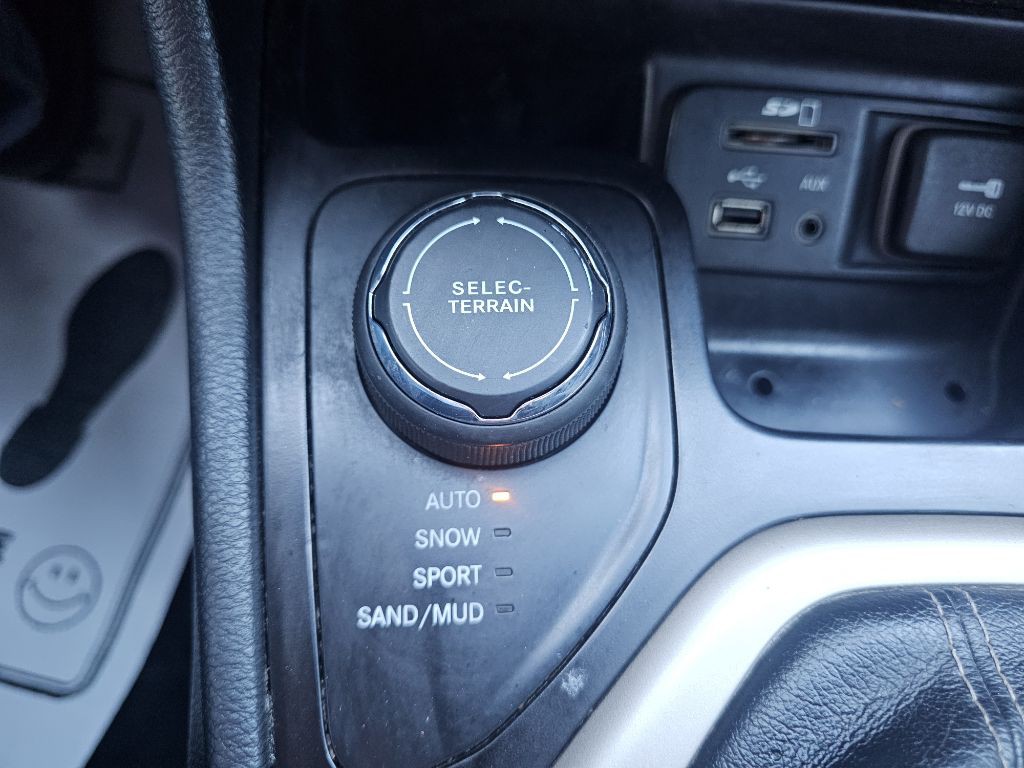 2016 Jeep Cherokee Image 28