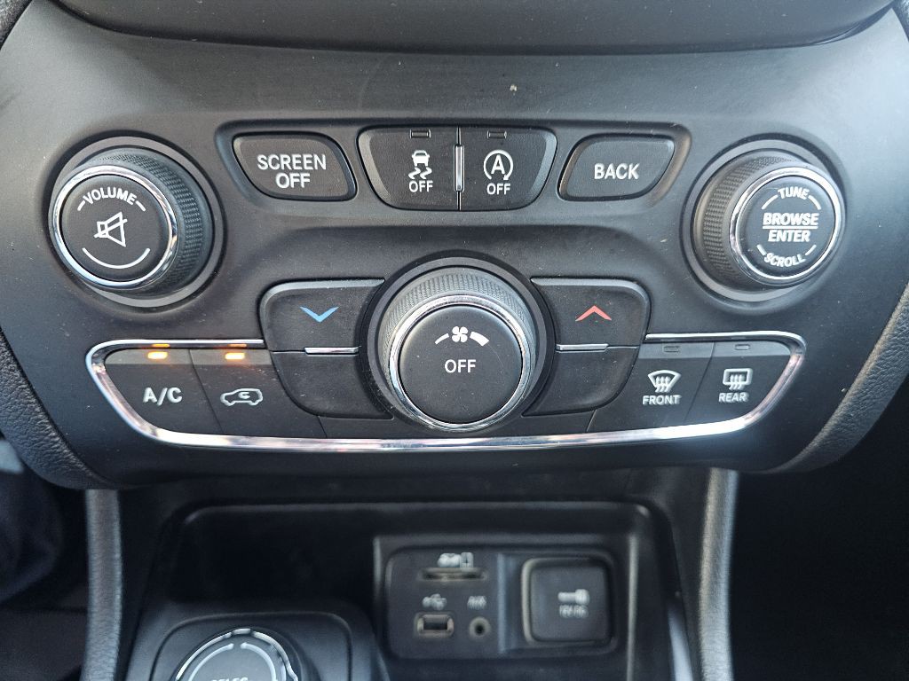 2016 Jeep Cherokee Image 30