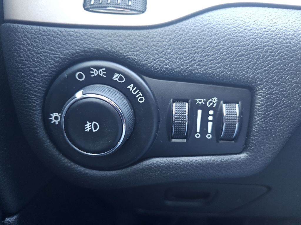 2016 Jeep Cherokee Image 36