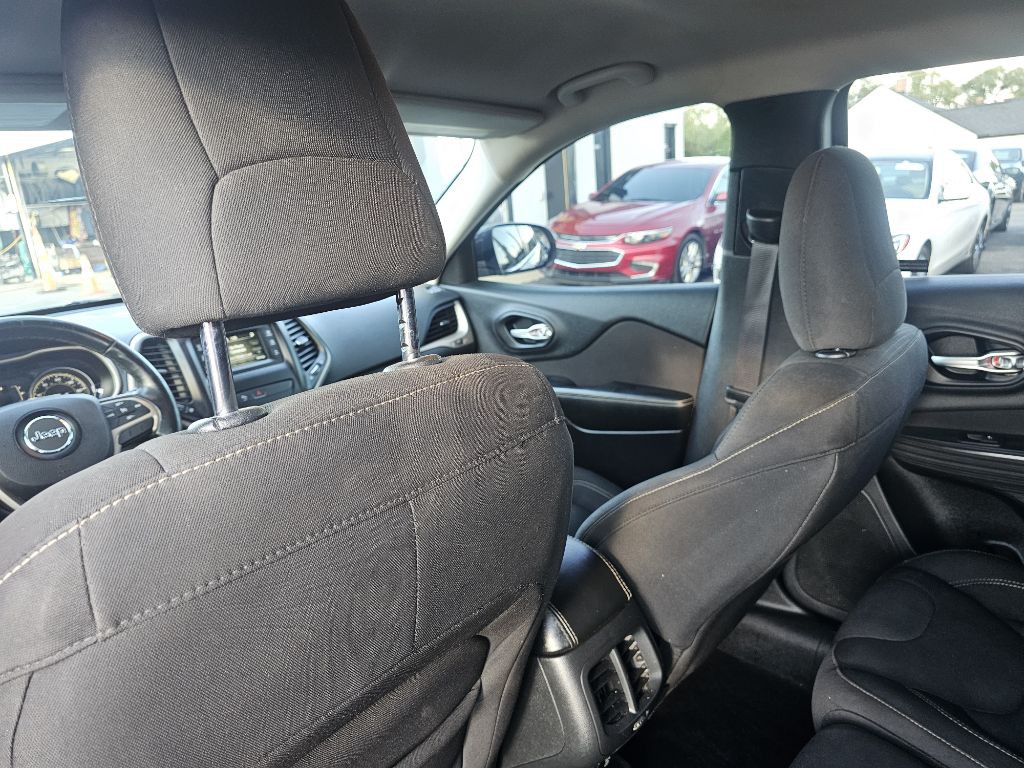 2016 Jeep Cherokee Image 38