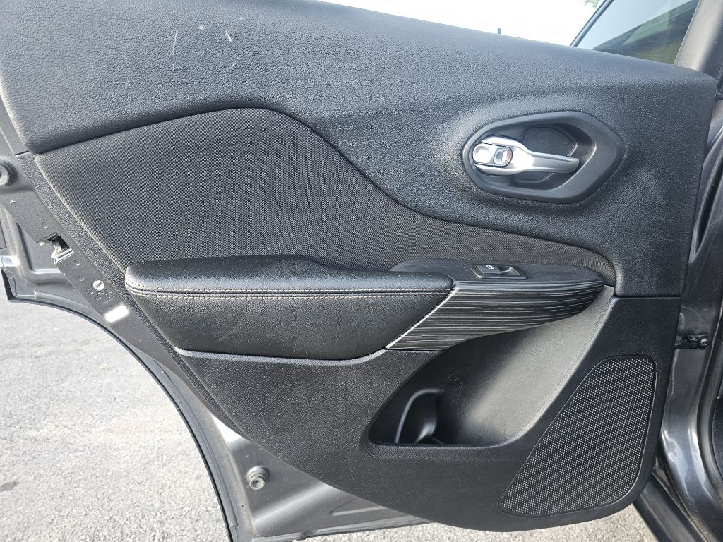 2016 Jeep Cherokee Image 41