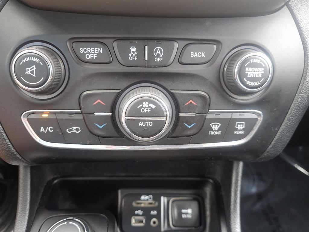 2016 Jeep Cherokee Image 28