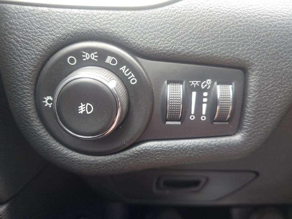 2016 Jeep Cherokee Image 38