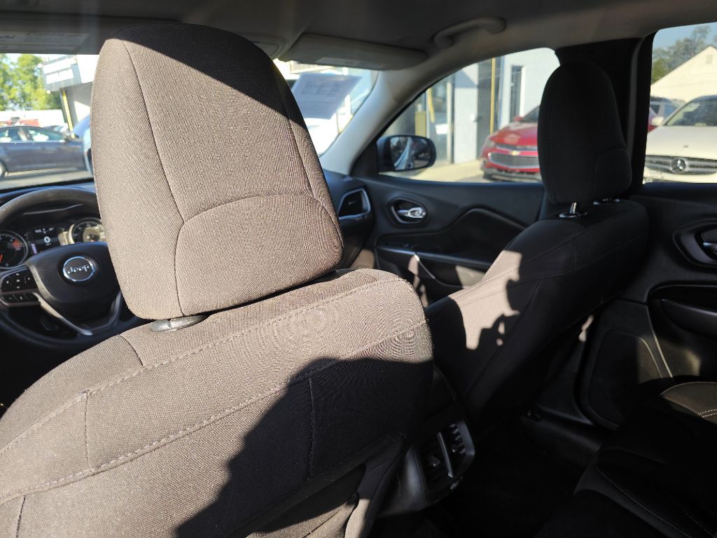 2019 Jeep Cherokee Image 32