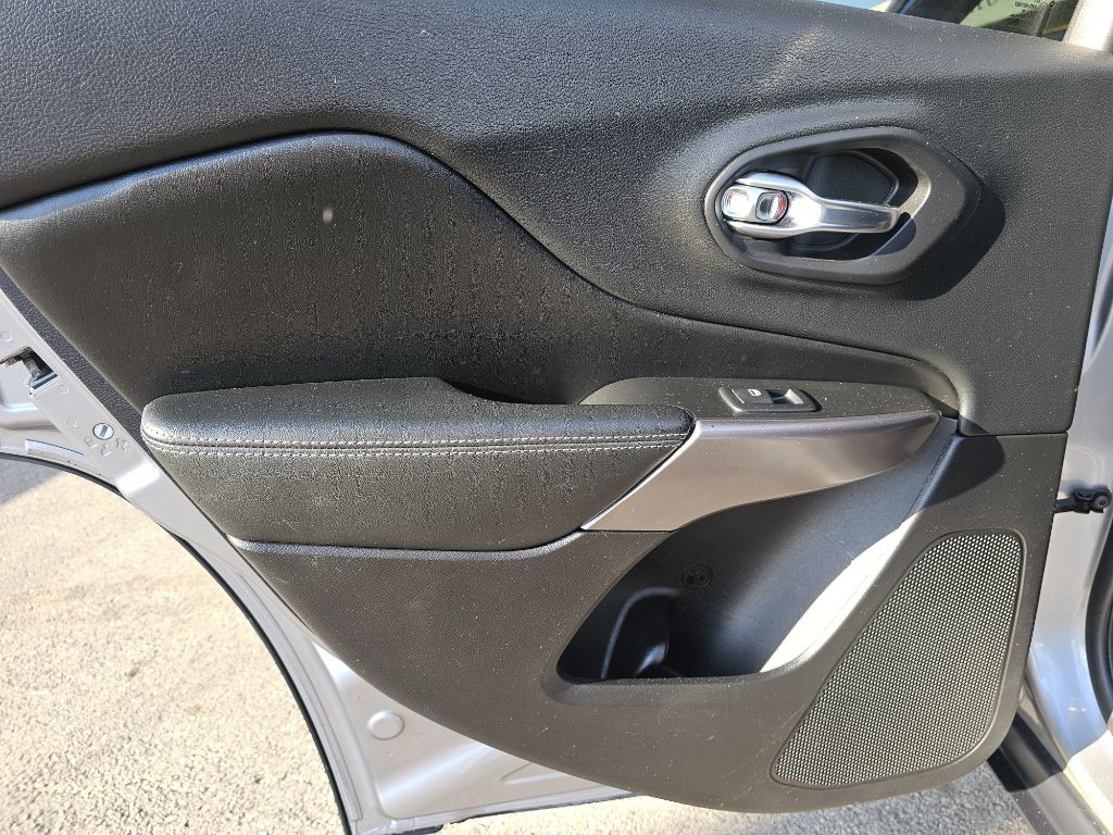 2019 Jeep Cherokee Image 35