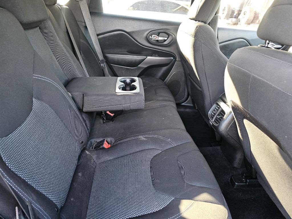 2019 Jeep Cherokee Image 37