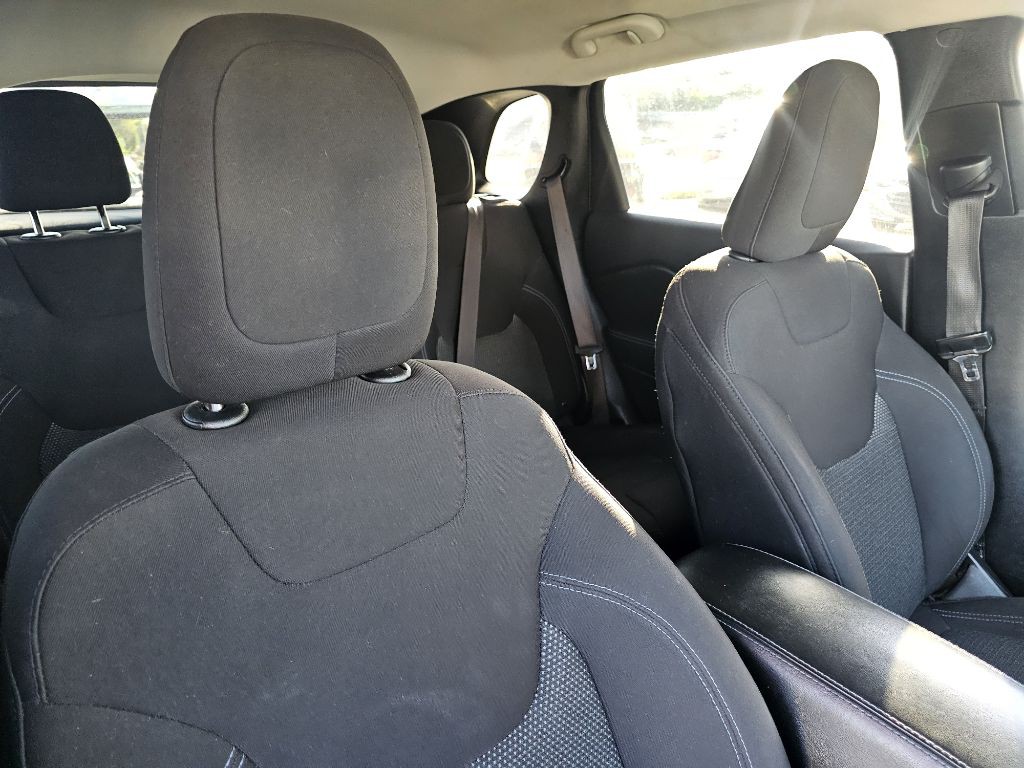 2019 Jeep Cherokee Image 42