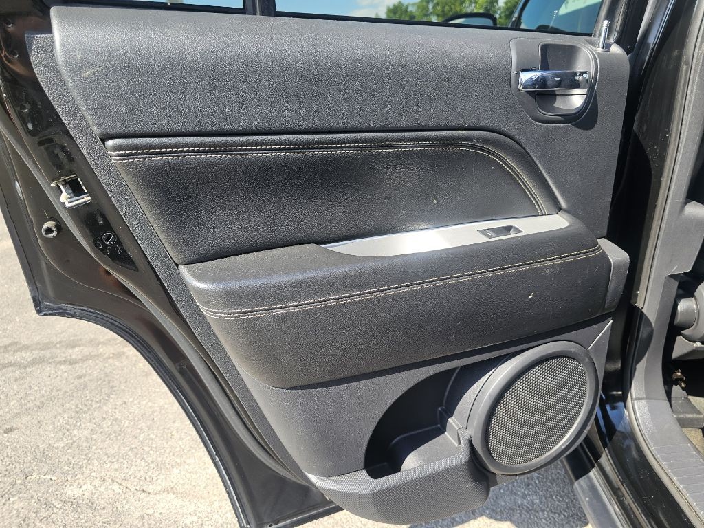 2017 Jeep Compass Image 32