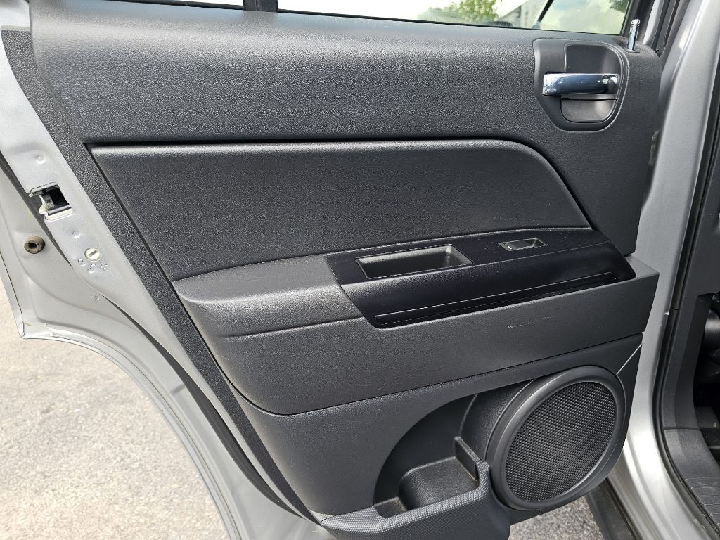 2015 Jeep Compass Image 37