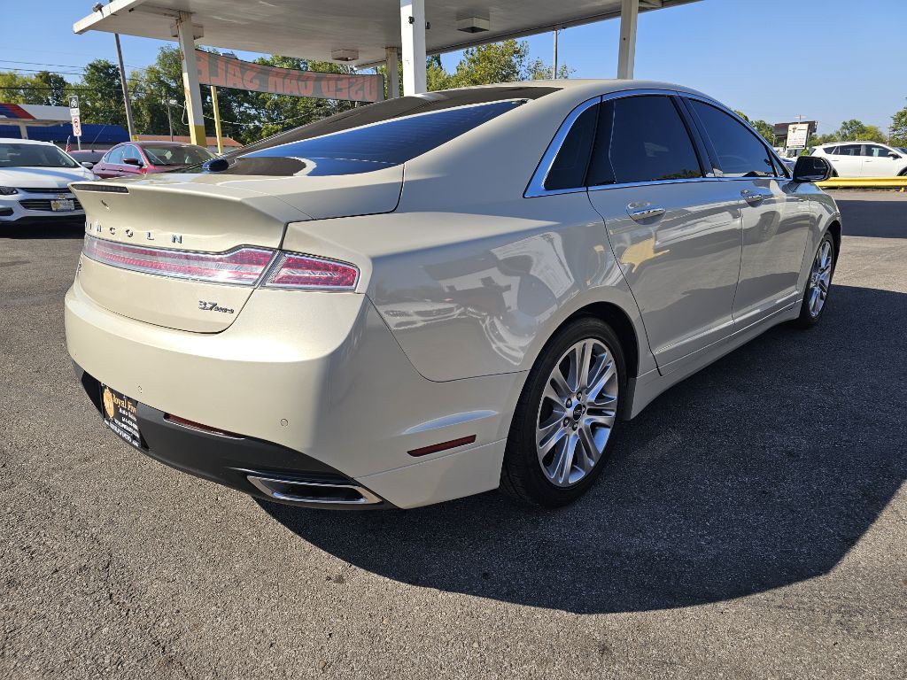 2015 Lincoln MKZ Image 12