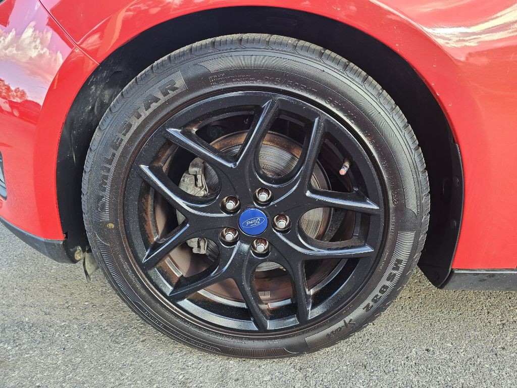 2016 Ford Focus Image 18