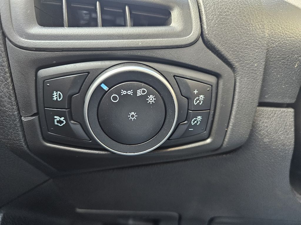 2016 Ford Focus Image 35