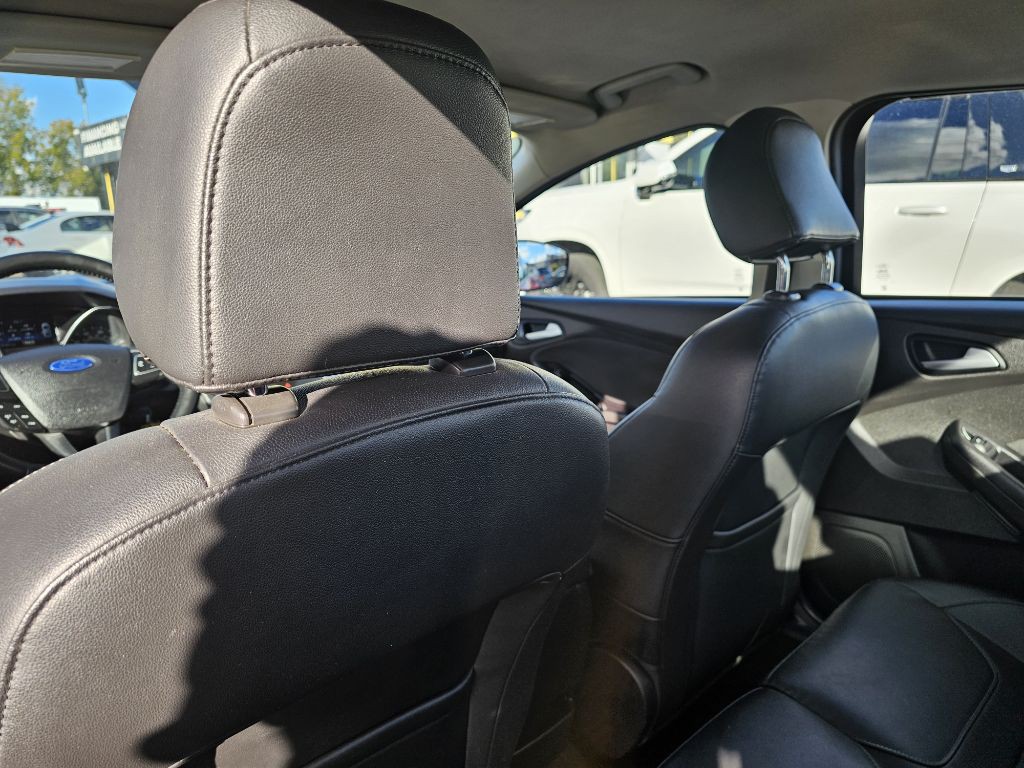 2016 Ford Focus Image 39
