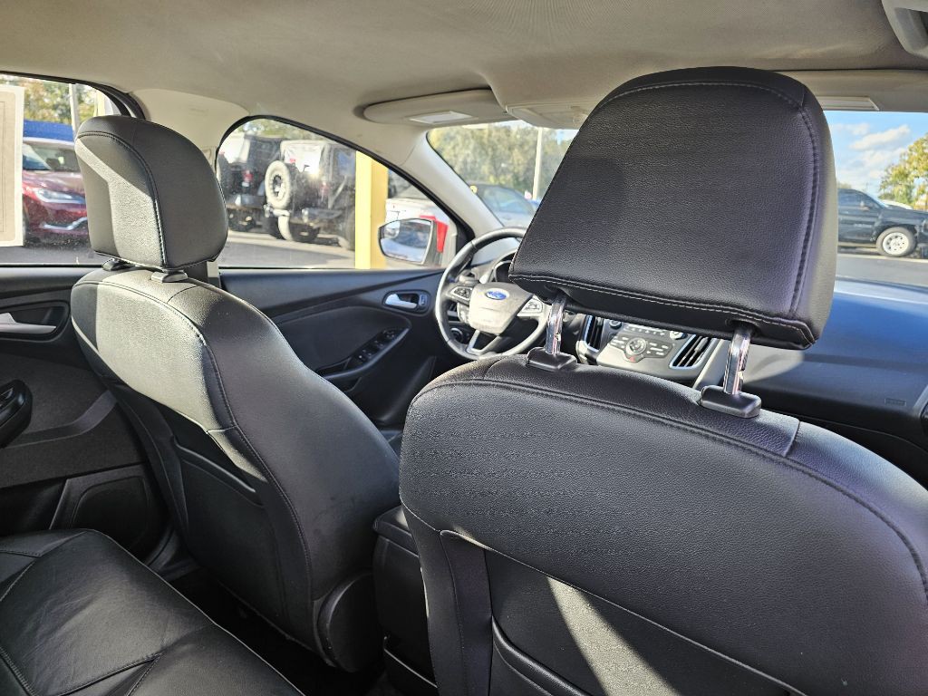 2016 Ford Focus Image 44
