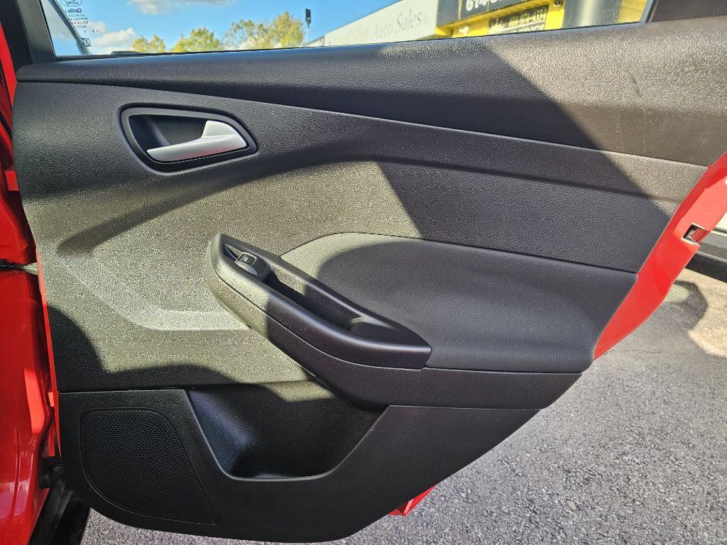 2016 Ford Focus Image 45