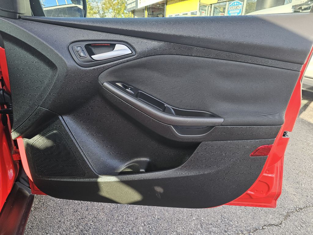 2016 Ford Focus Image 49