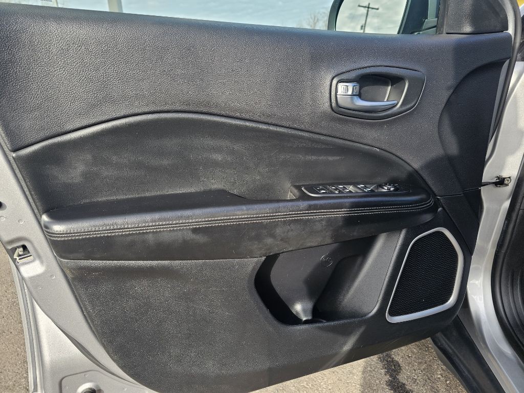 2018 Jeep Compass Image 18