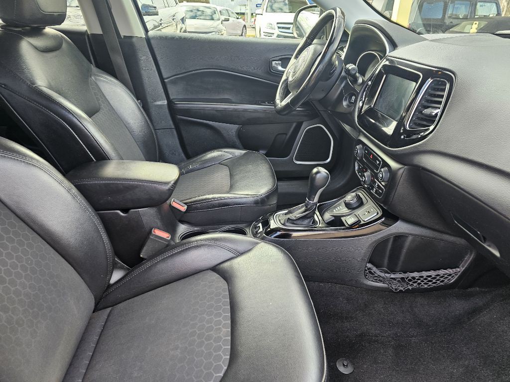 2018 Jeep Compass Image 30