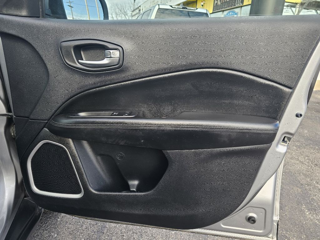 2018 Jeep Compass Image 32