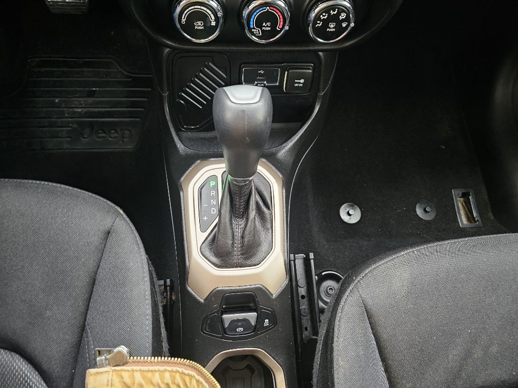 2016 Jeep Renegade Image 24