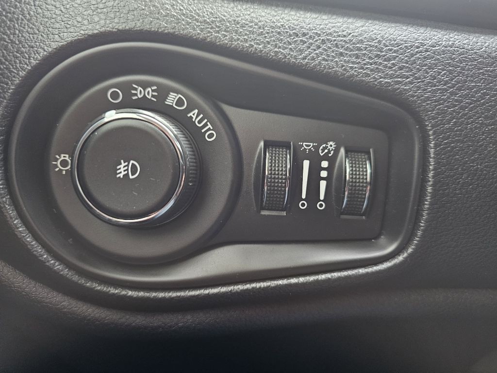 2016 Jeep Renegade Image 29