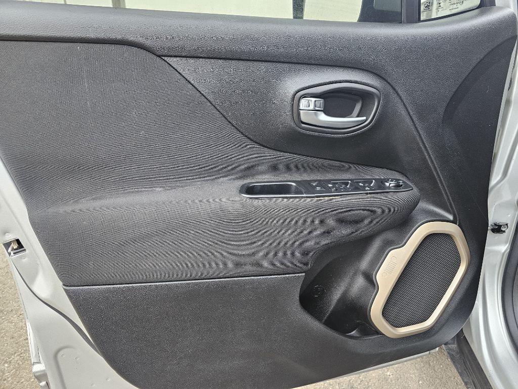 2016 Jeep Renegade Image 30