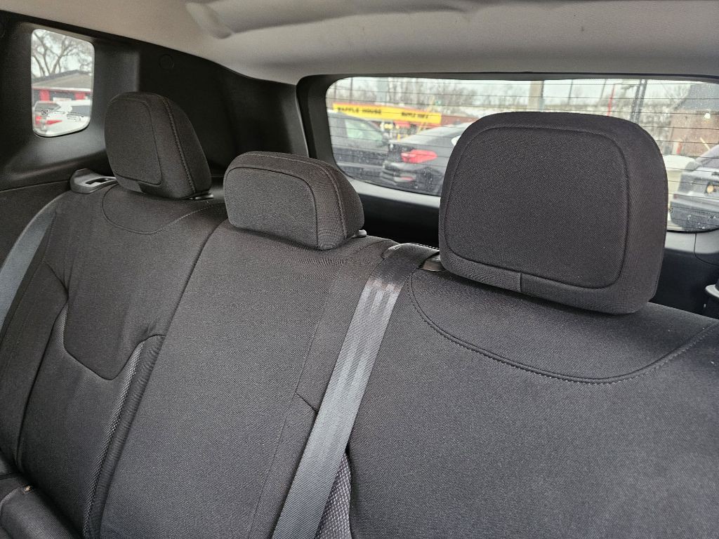 2016 Jeep Renegade Image 33