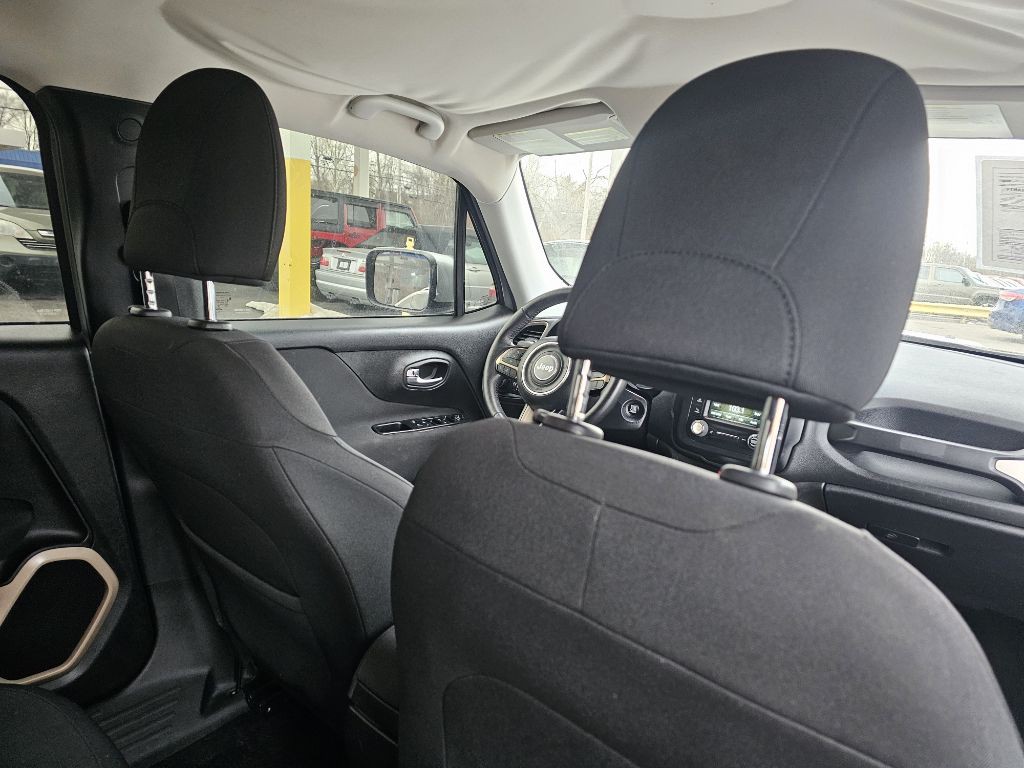 2016 Jeep Renegade Image 38