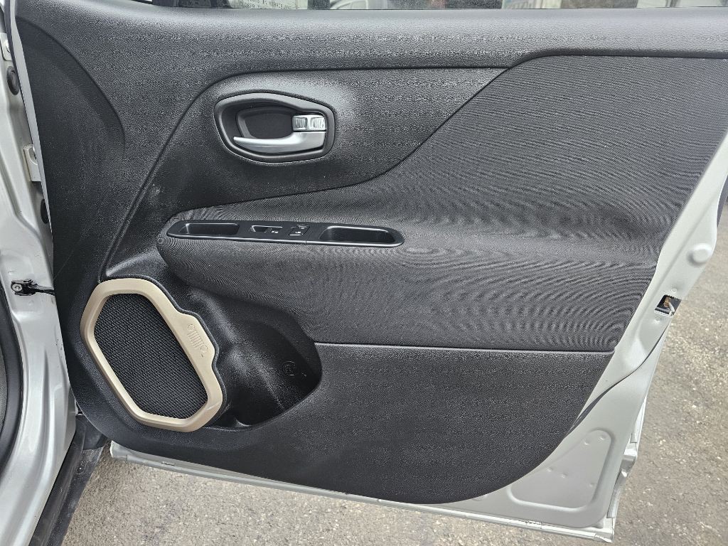 2016 Jeep Renegade Image 44