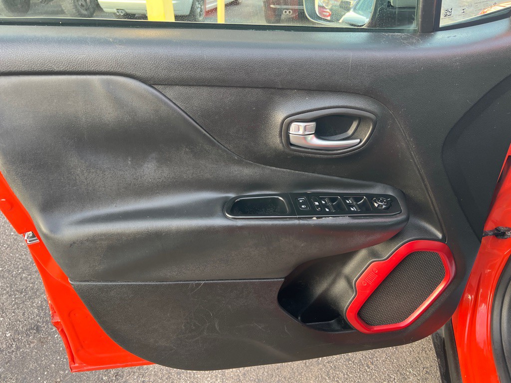 2017 Jeep Renegade Image 29