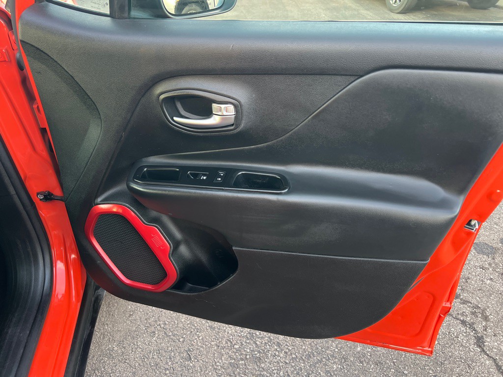 2017 Jeep Renegade Image 35