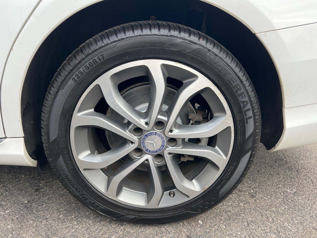 2015 Mercedes-Benz C-Class Image 24