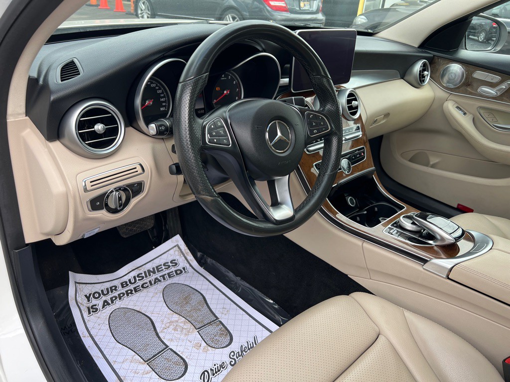2015 Mercedes-Benz C-Class Image 28