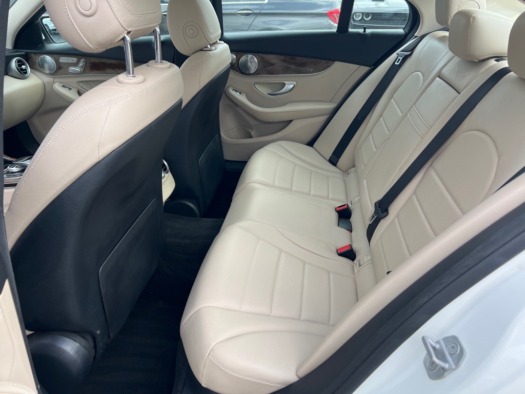 2015 Mercedes-Benz C-Class Image 32